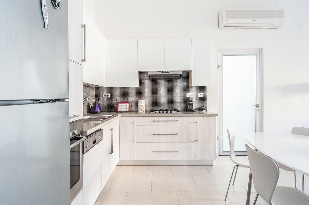 Lovely 1Bd W/ Private Balcony By Sea N' Rent Tel Aviv Esterno foto